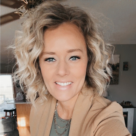 Meet your Posher, Tandi - Picture 1 of 3